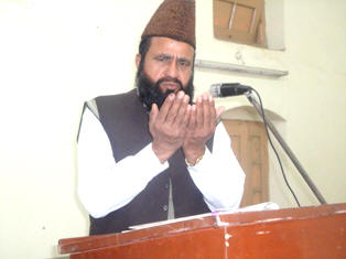 Mufti Abdul Mueed Asad, Leader of the Interfaith and Peace Council Pakistan, praying for Christian-Muslim friendship.jpg