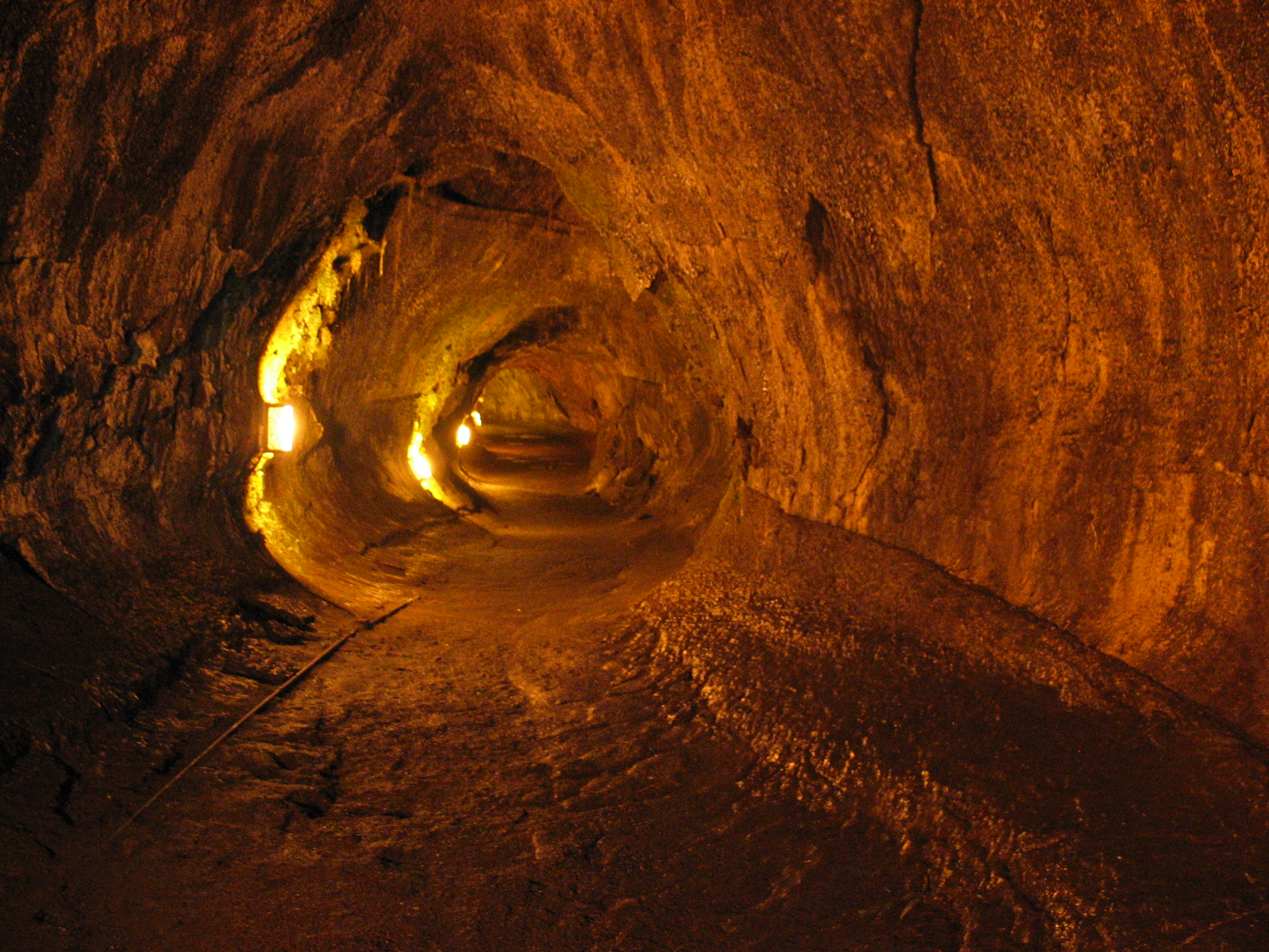 Ficheiro:Thurston Lava Tube.jpg