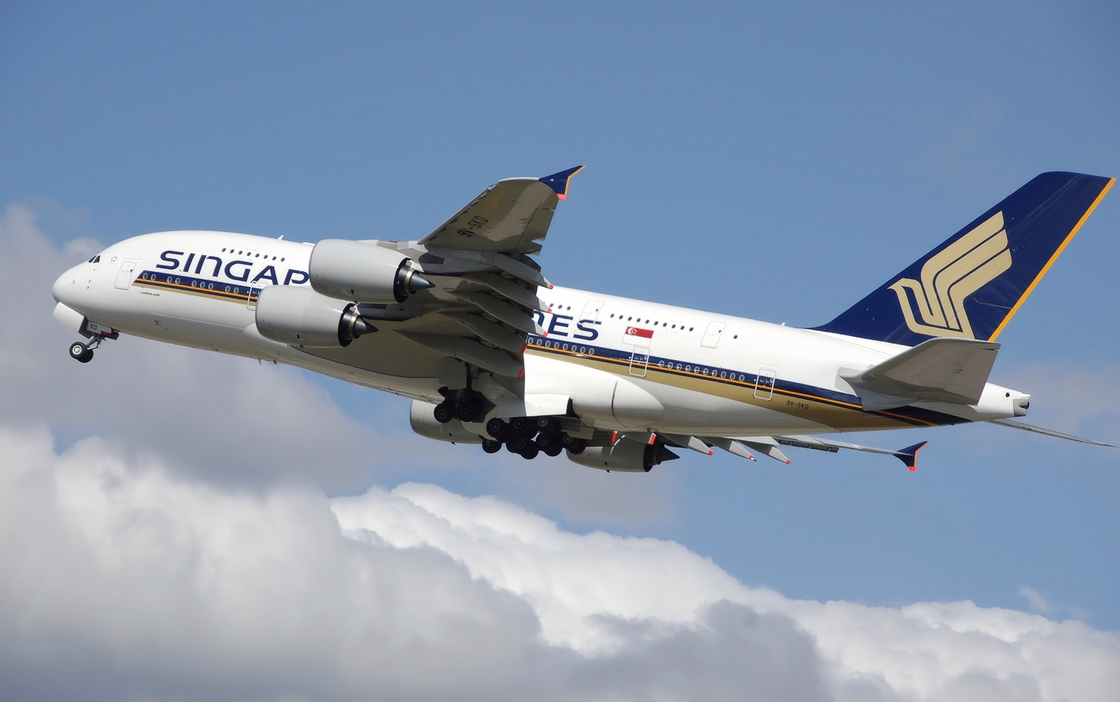 Singapore Airlines A380 Climbing and Landing Gear Retracted | Aircraft Wallpaper Galleries