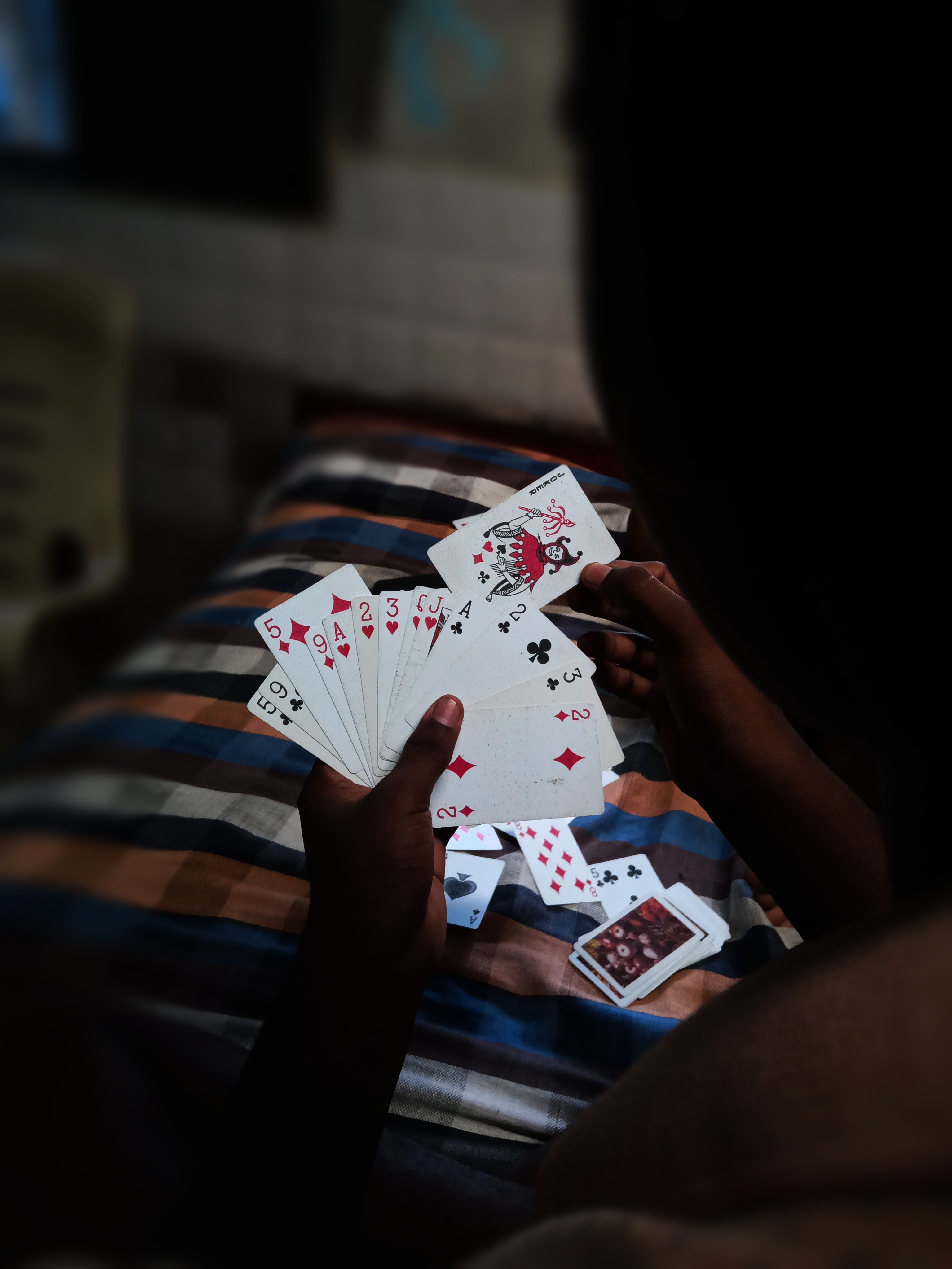 File:Card game.jpg - Wikimedia Commons