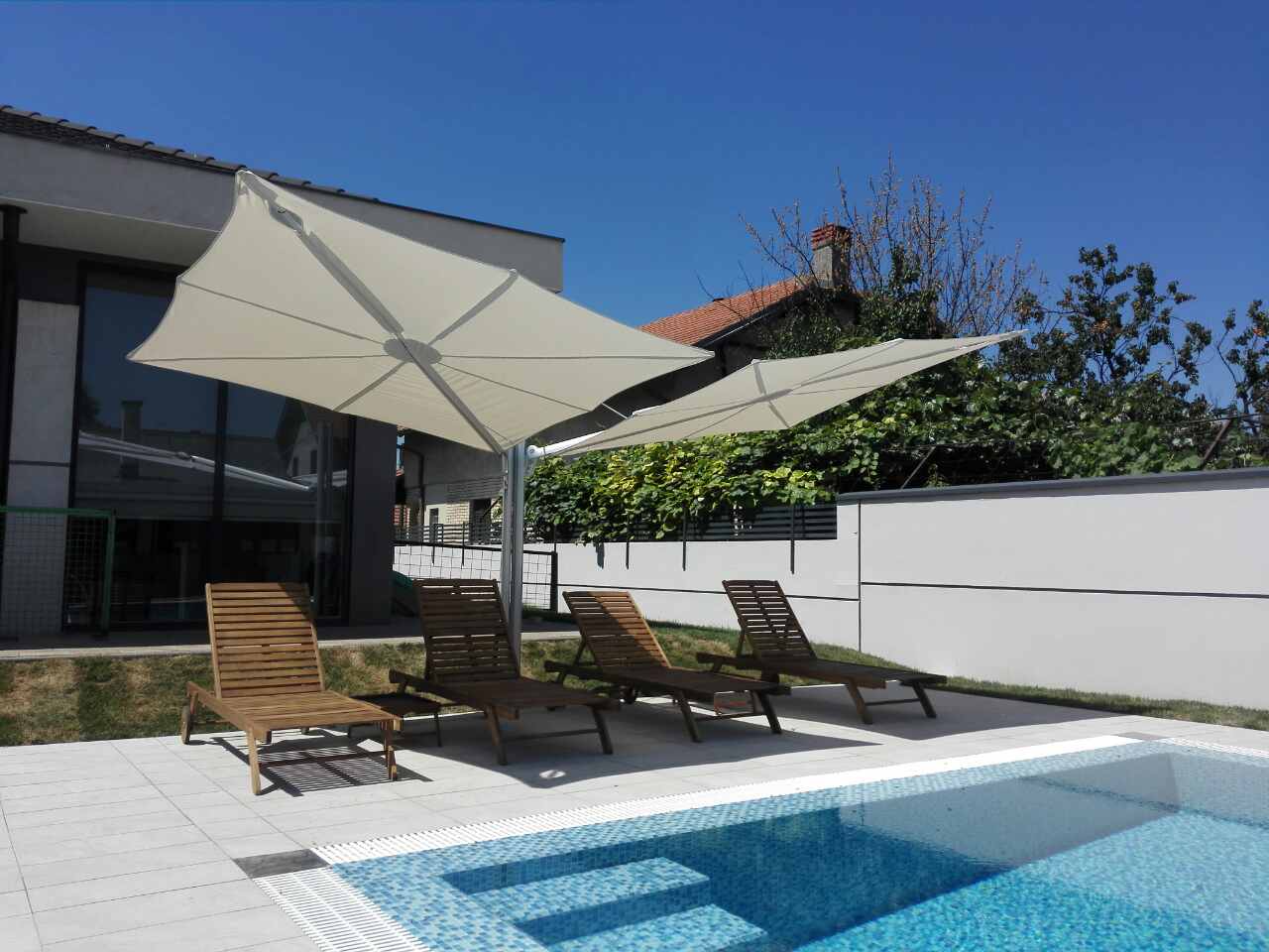 High End Patio Umbrellas 