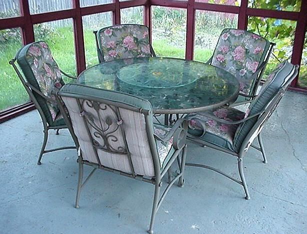 Martha Stewart Tile Top Patio Table & 4 Stacking Chairs - $100 (Fordsville,  KY) 