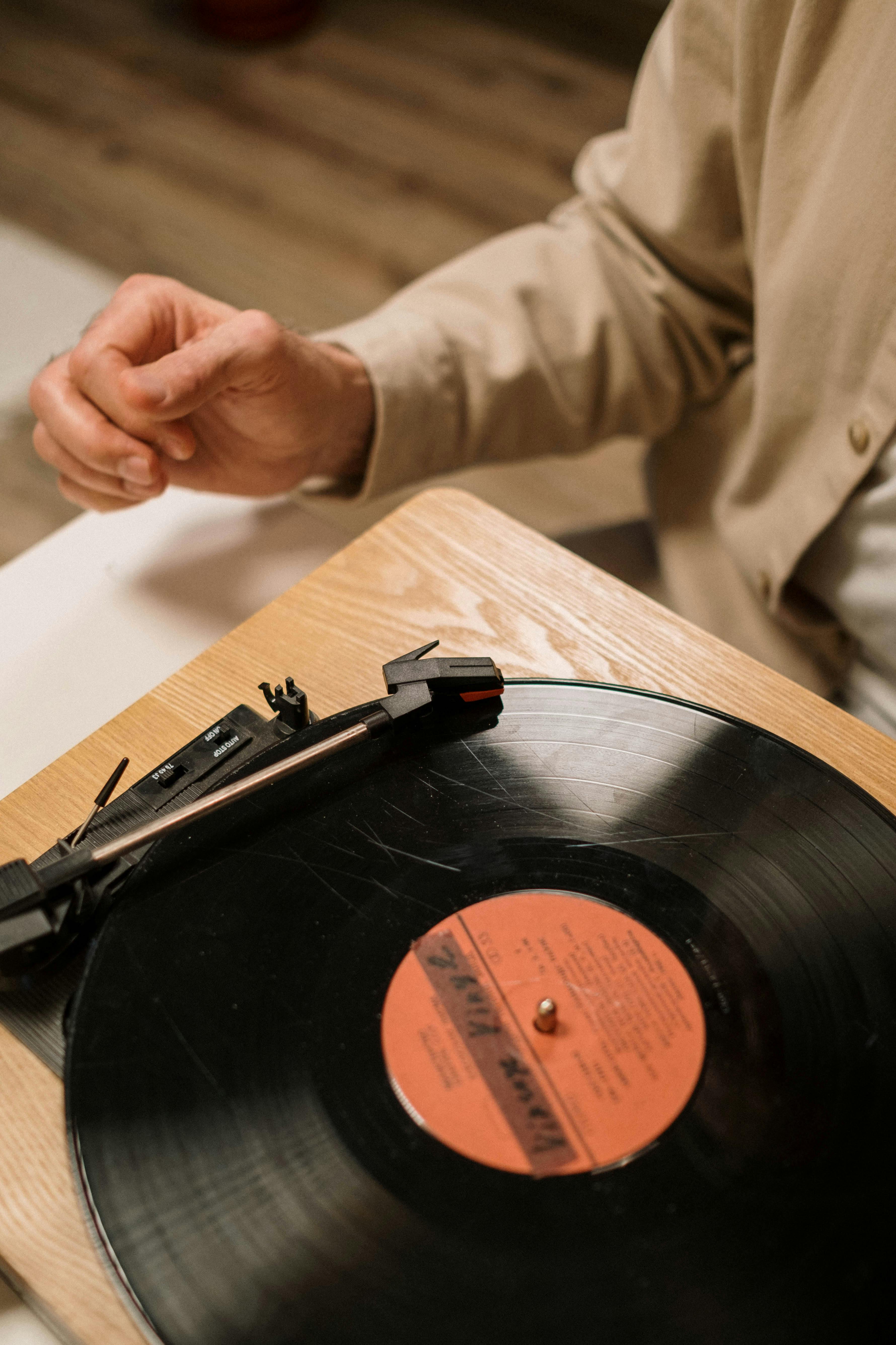 close up photo of a record player