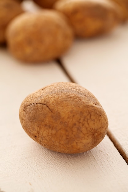 Free photo rustic unpeeled potatoes on a table