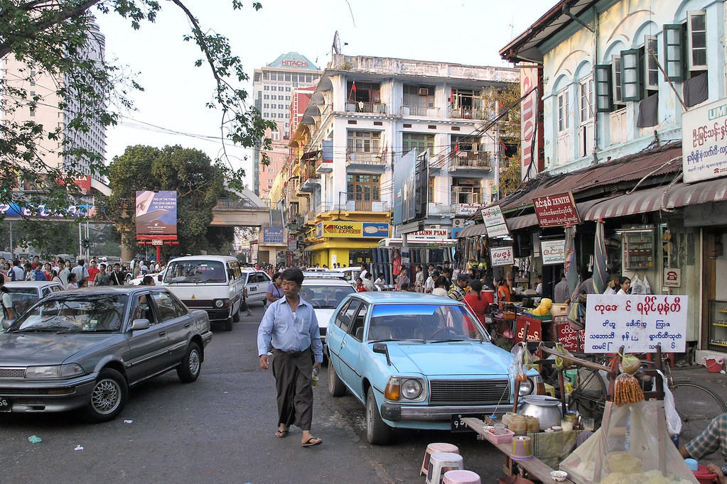 Myanmar - Yangon - Streetlife - 14