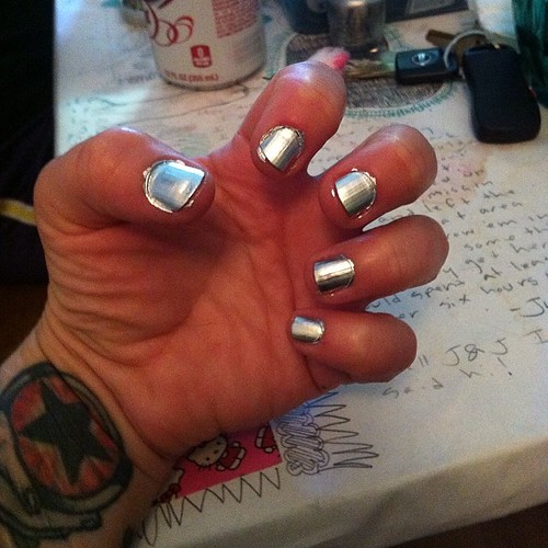 Best mirrored nail polish ever! Thanks @sheimaster !