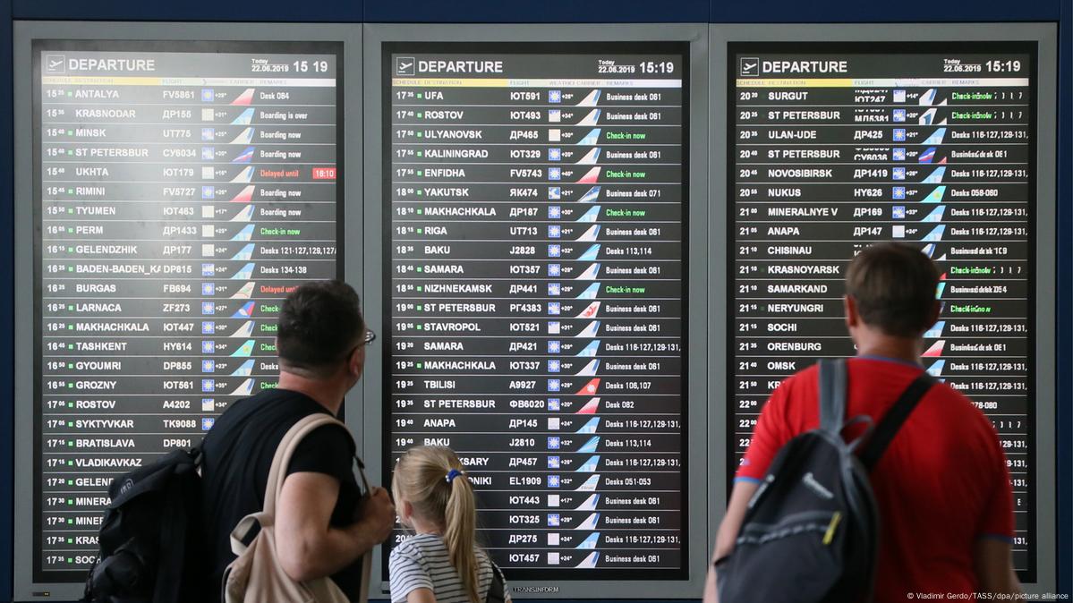 Rush for flights out of Russia - DW - 09/21/2022